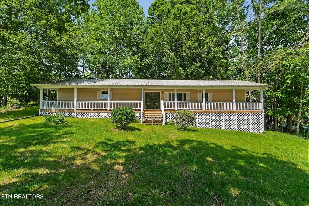 1007 Eastridge Drive, Byrdstown