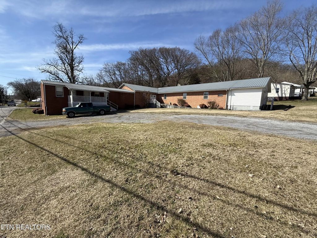 500 N Clay St, Rogersville