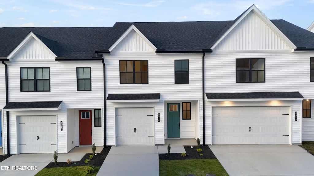 8818 Chapman Trace Way, Knoxville
