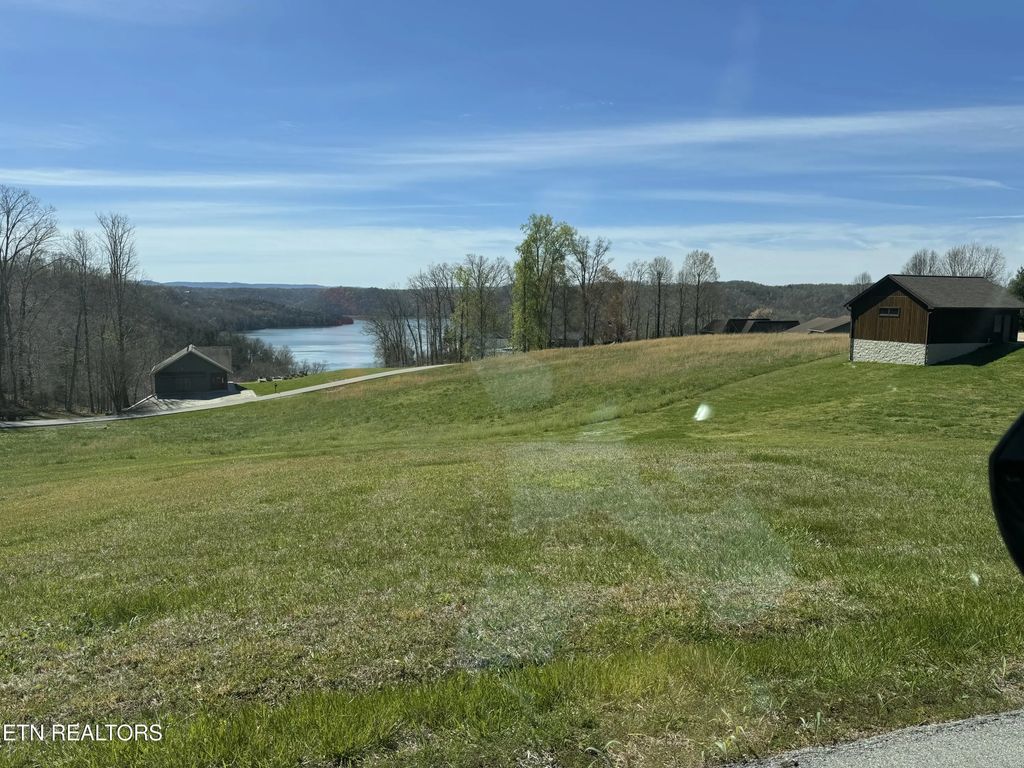 9 Mallard Pointe Drive, Byrdstown