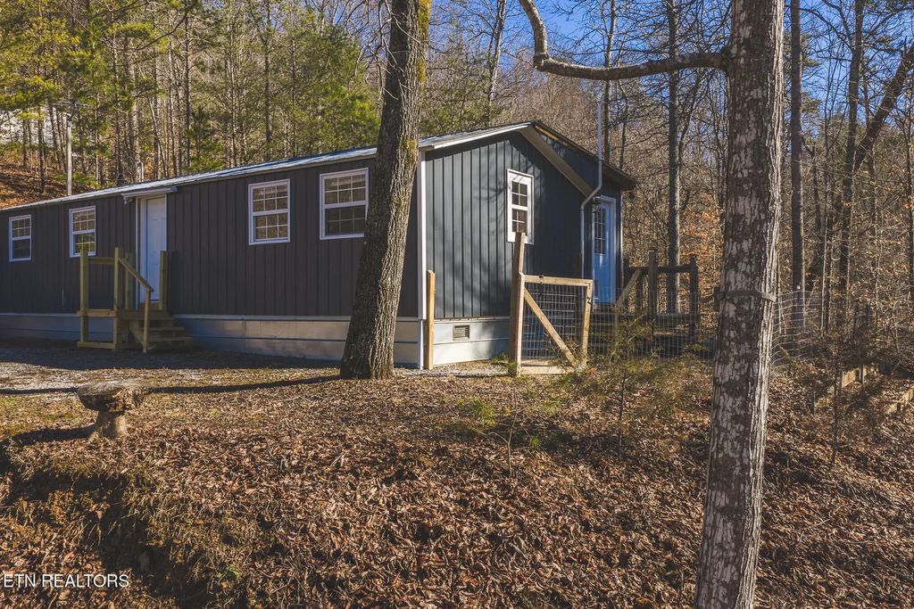 637 Jacobs Hollow Rd, Sneedville
