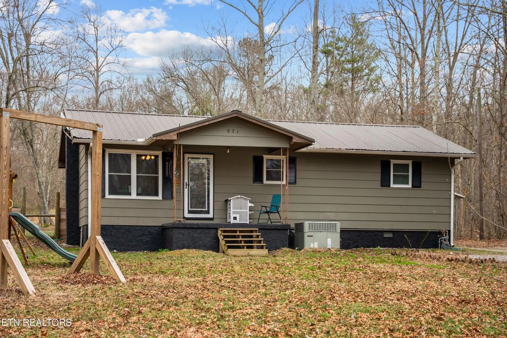 921 Fred Young Rd, Jamestown