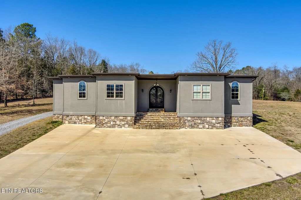 1100 County Road 20, Calhoun