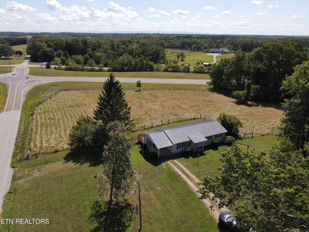 101 N Alf Threet Rd, Jamestown