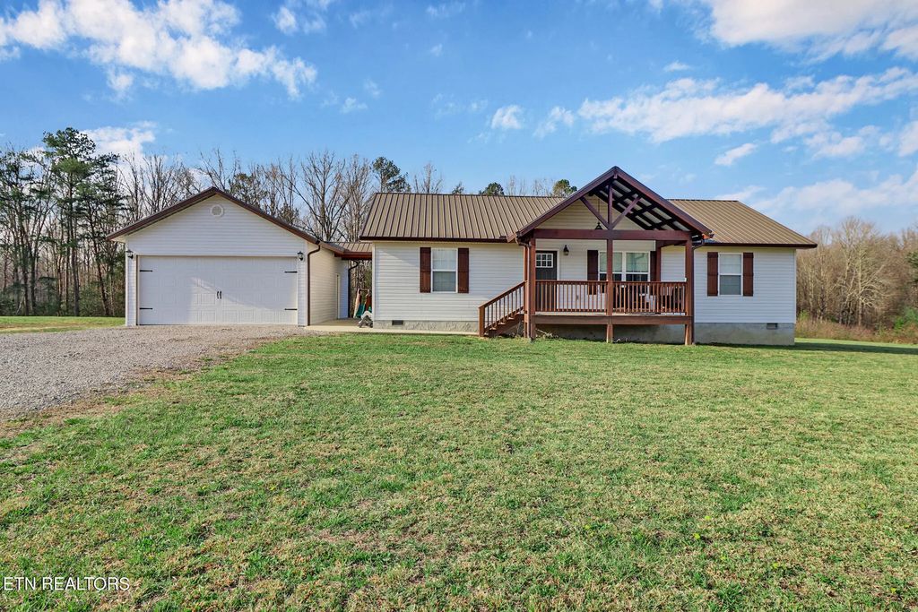 324 Fitzgerald Lane, Jamestown