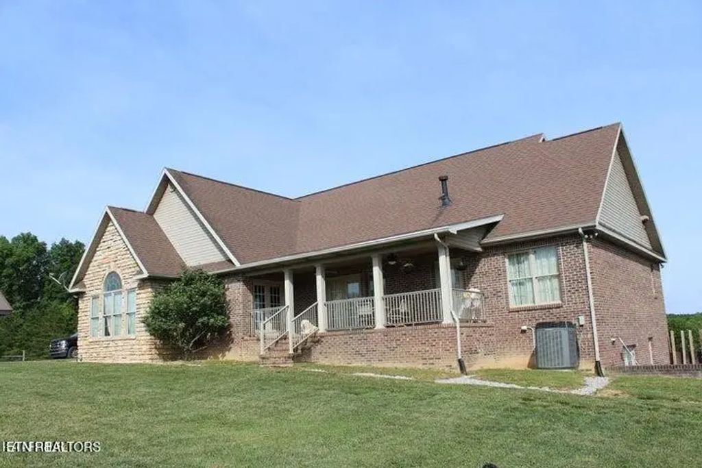 541 Mae Drive, Jamestown
