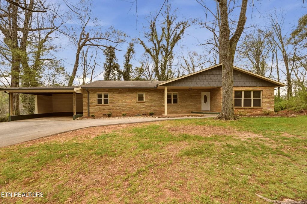 2917 Barber Hill Lane, Knoxville