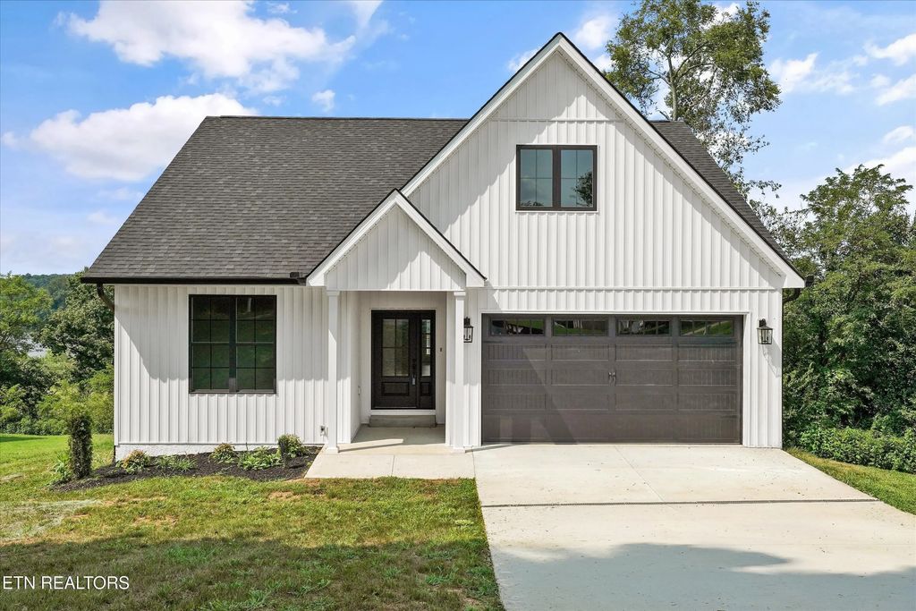 456 Fore Drive, Loudon