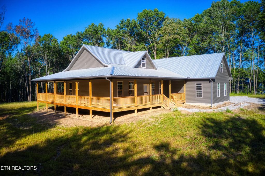 1230 Darrow Ridge Rd, Jamestown