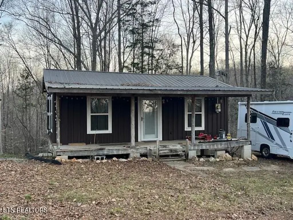 192 Taylor Rd, Byrdstown