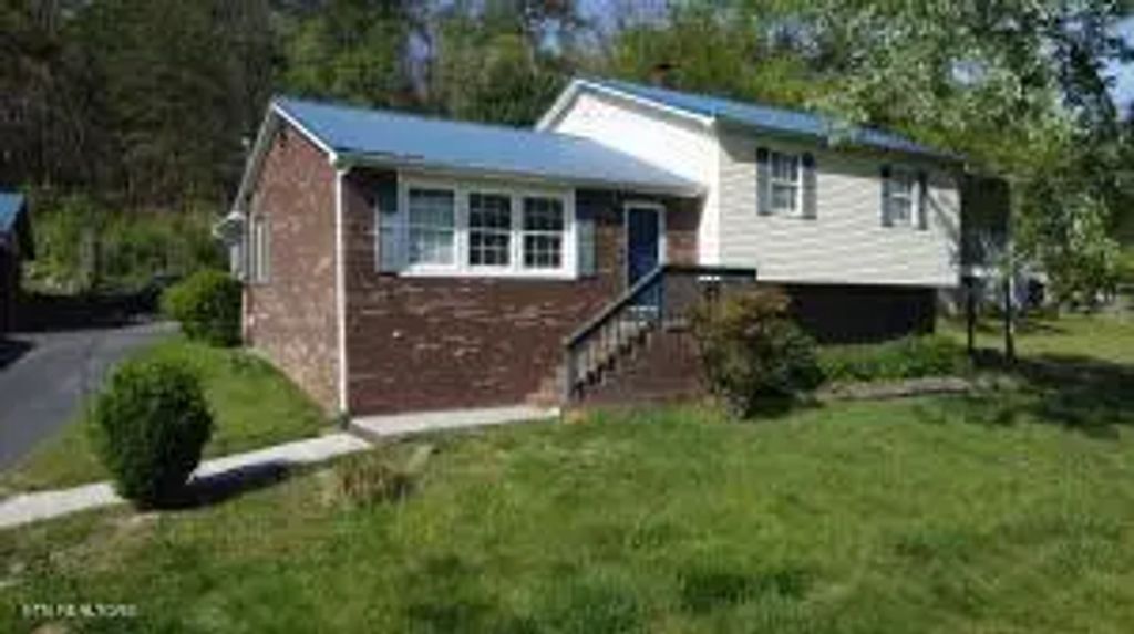 1282 Sweetwater Rd, Newport