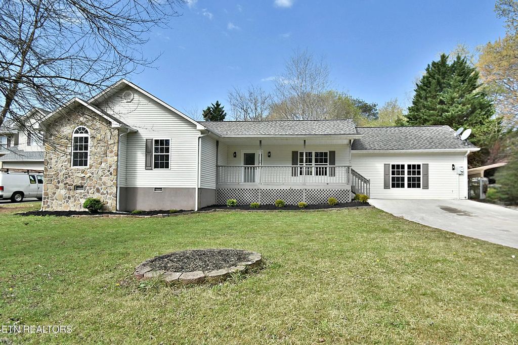 2913 Village Lane, Sevierville