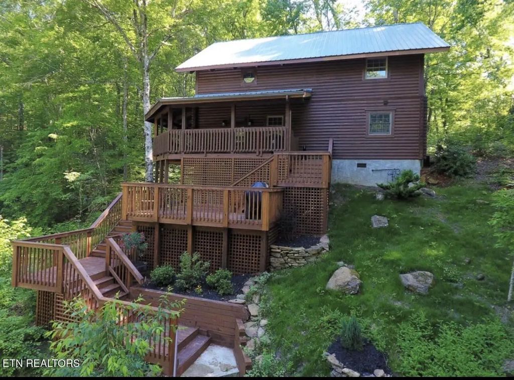 210 S Smoky Mountain Way, Sevierville