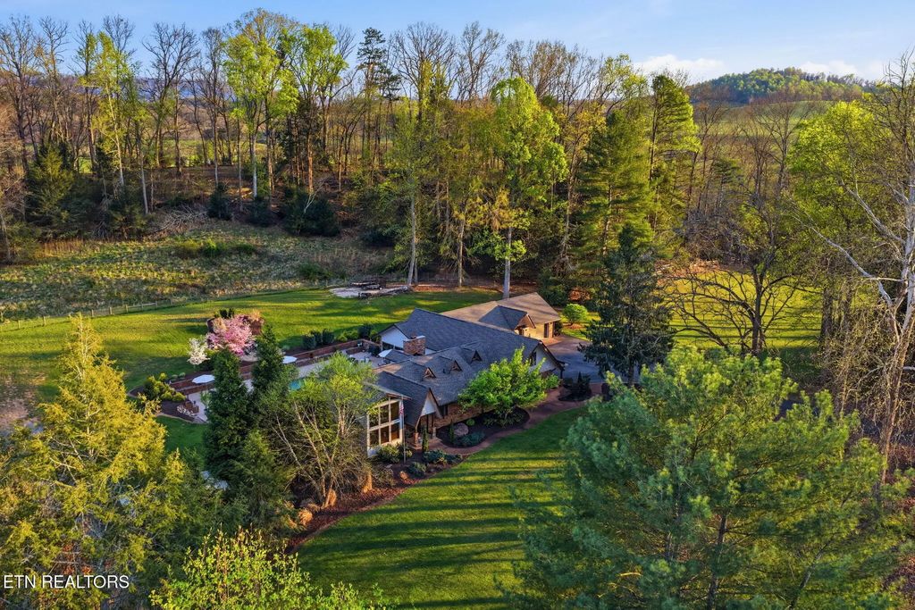 4953 Weaver Pike, Bluff City