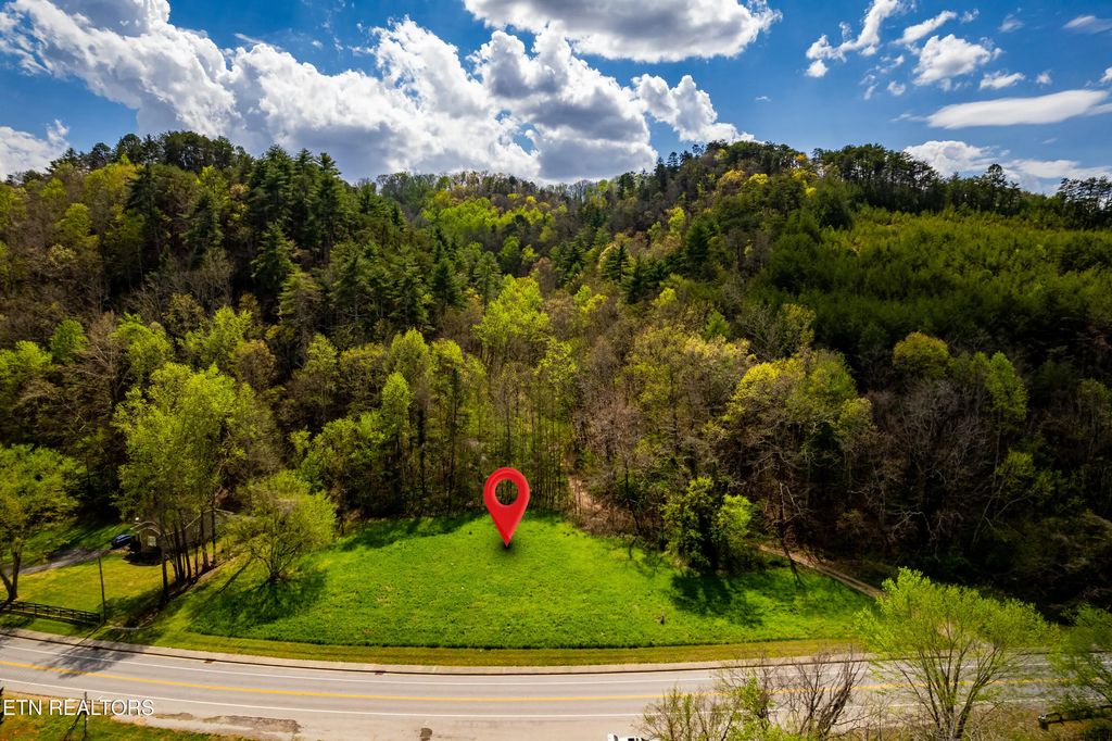 Cherohala Skyway, Tellico Plains