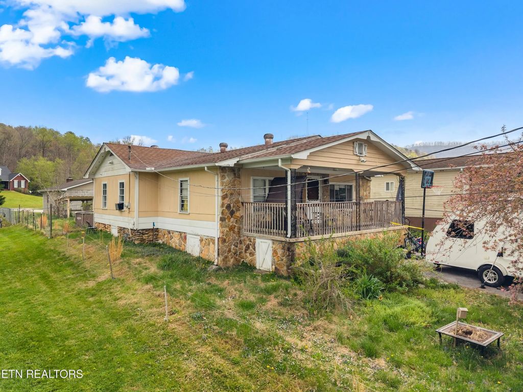 555 Poplar Ave, Jellico