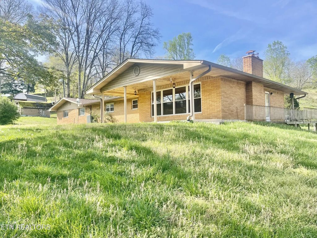 980 Blue Top Rd, Tazewell