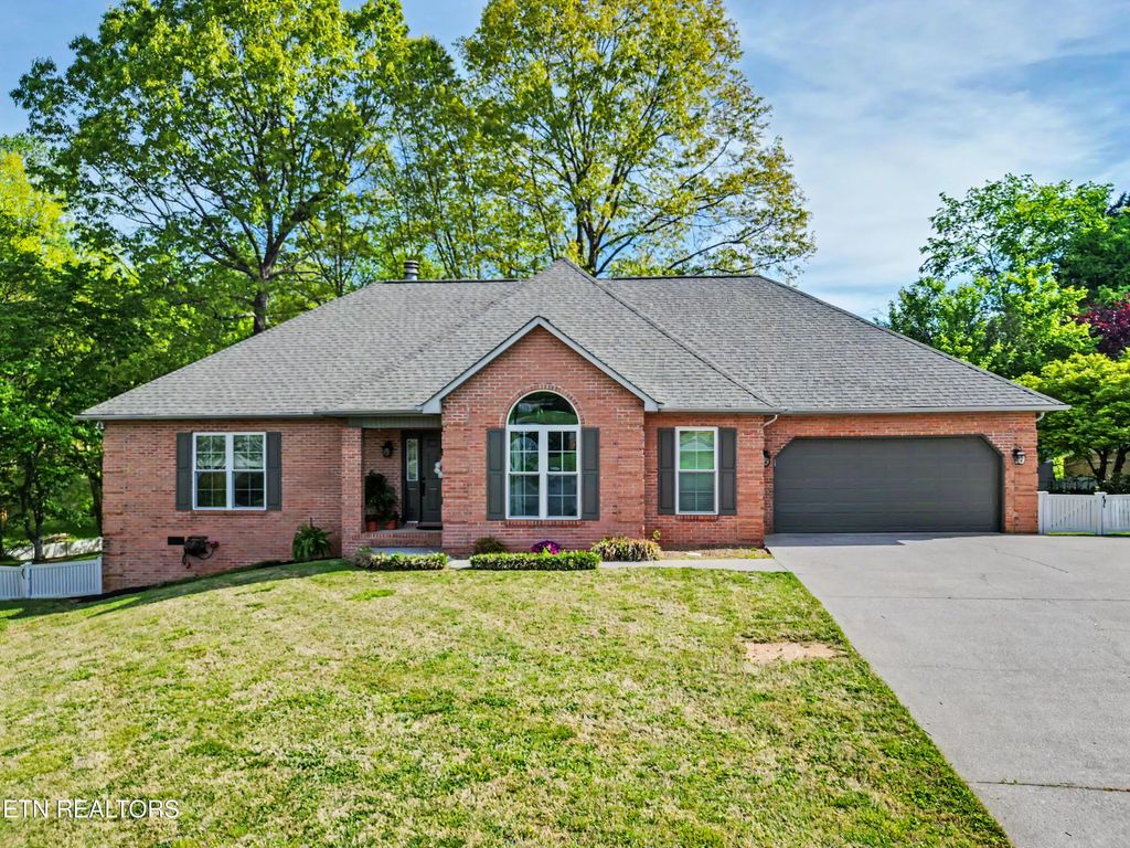 113 Green Briar Circle, Maryville