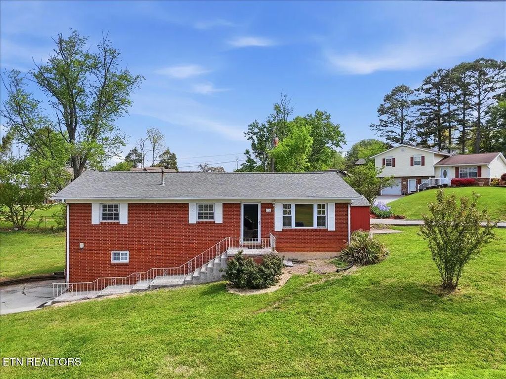1106 Lockhart Rd, Jefferson City