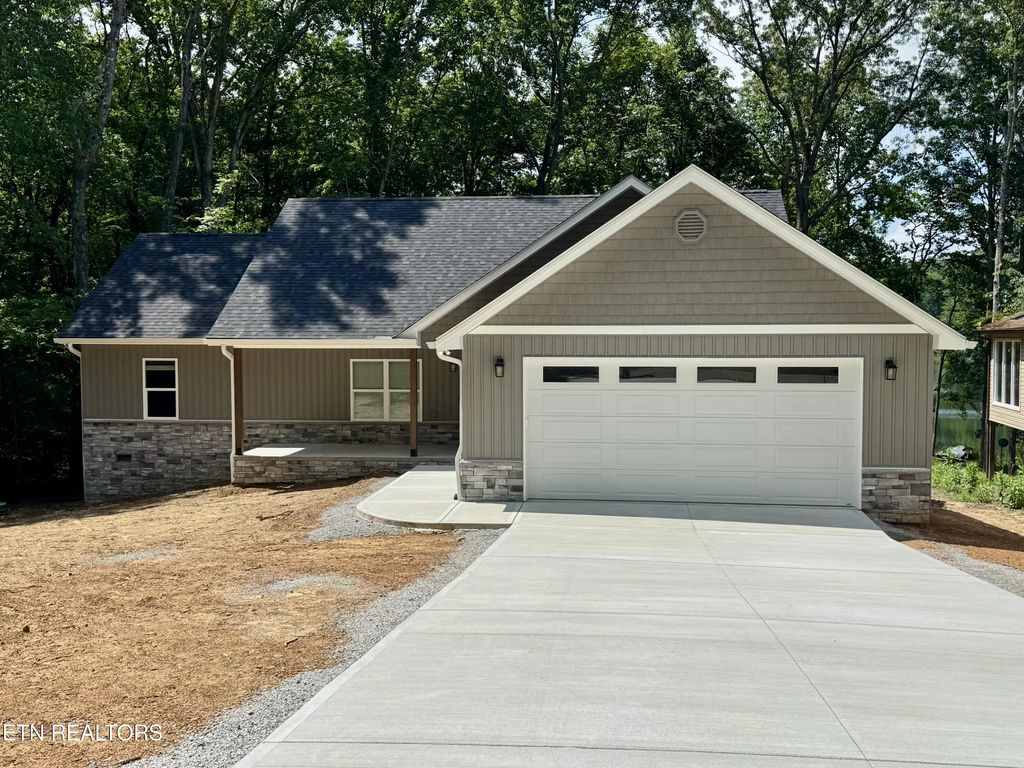 203 Dublin Lane, Crossville