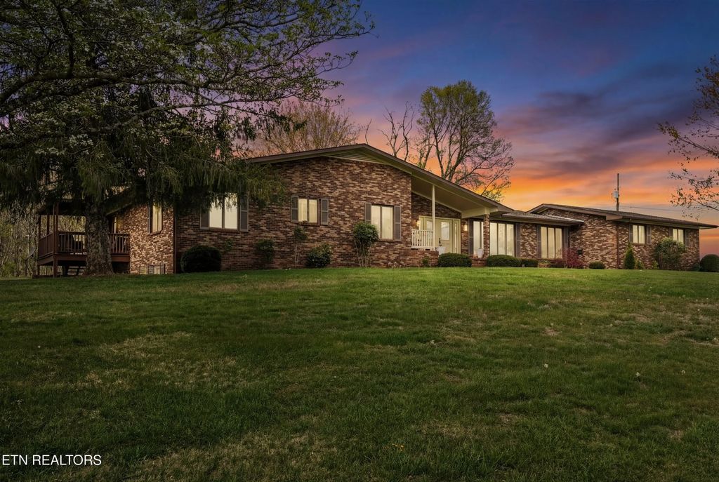 1279 Green Acres Drive, Newport