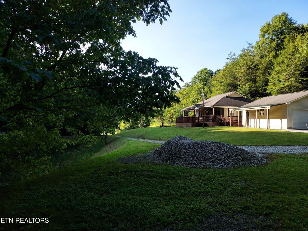 332 Sleepy Hollow Rd, Sneedville