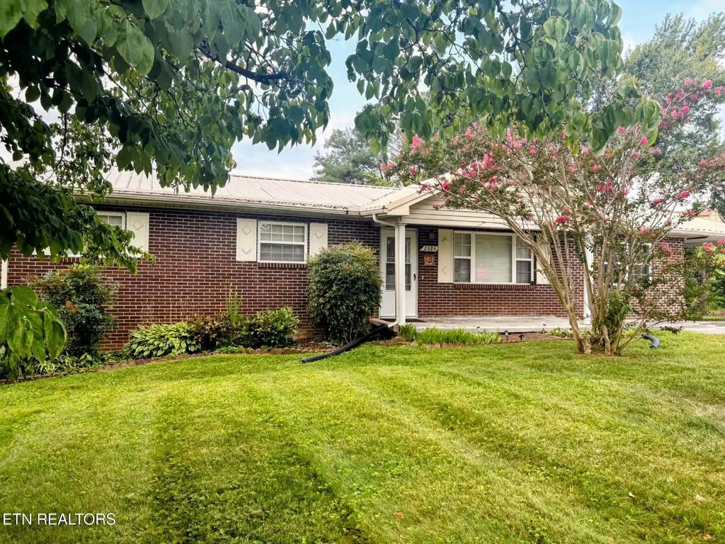 2024 Rose Drive, Tazewell