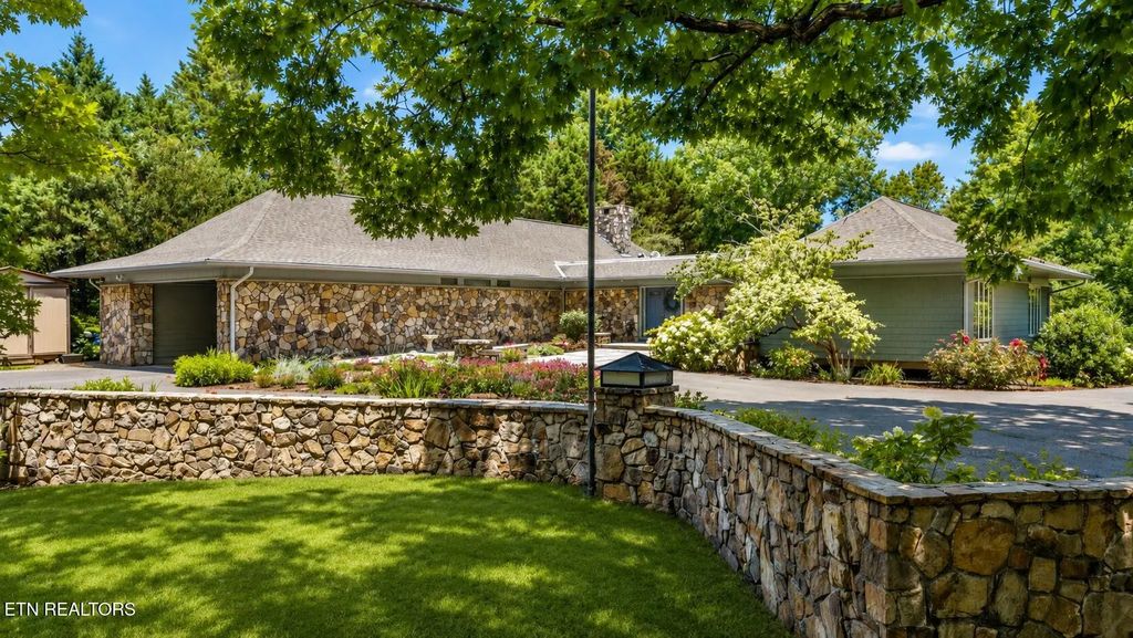 615 Springhill Drive, Cleveland