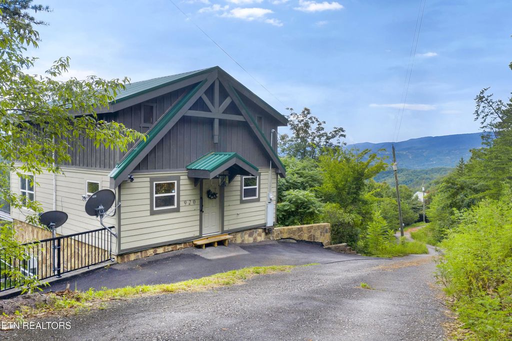 920 Falcon View Way, Sevierville