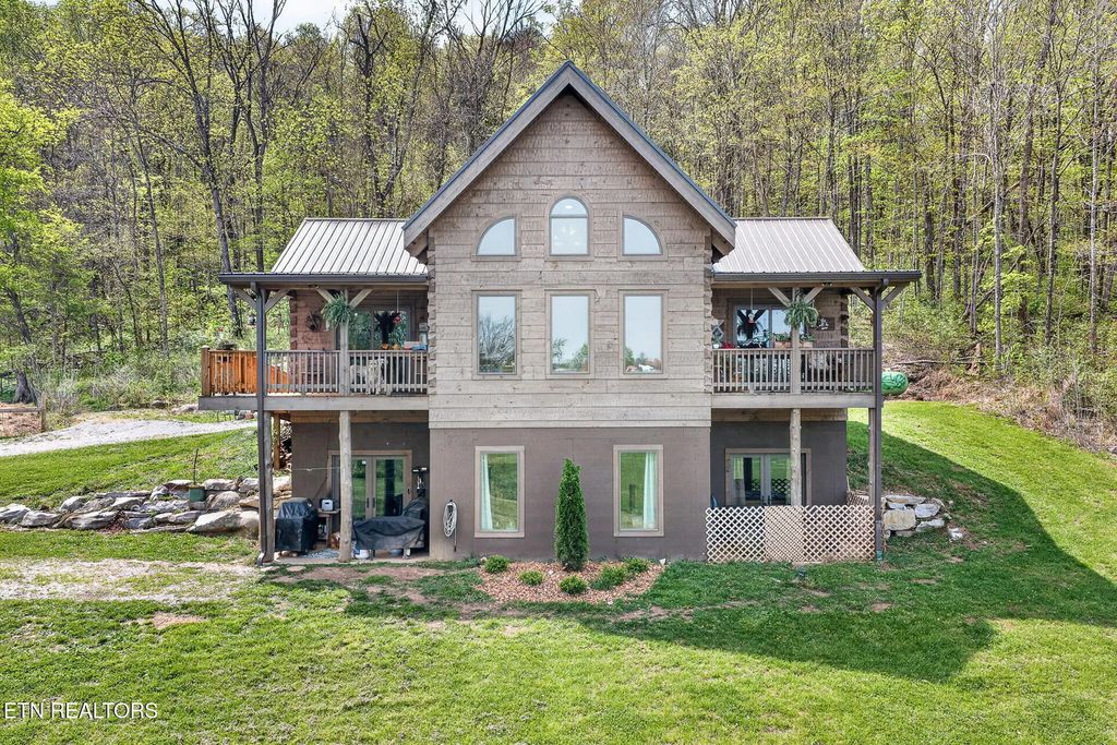 1218 Moody Rd, Byrdstown