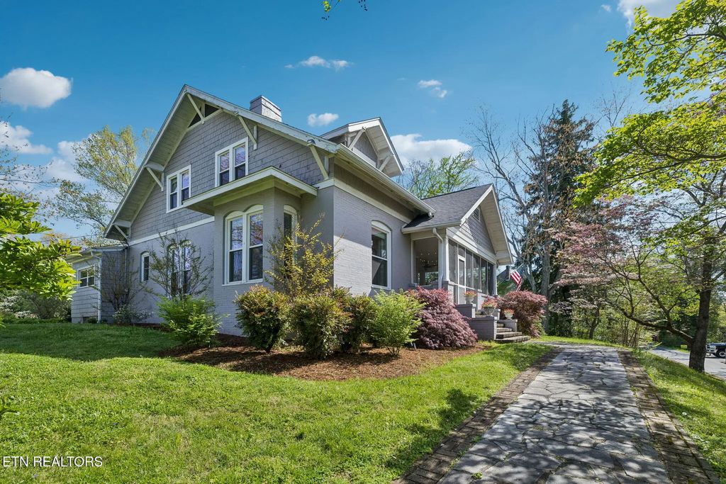 210 Clifton Heights Rd, Newport
