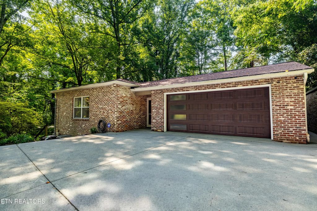 2513 Sw Lakemoor Drive, Knoxville