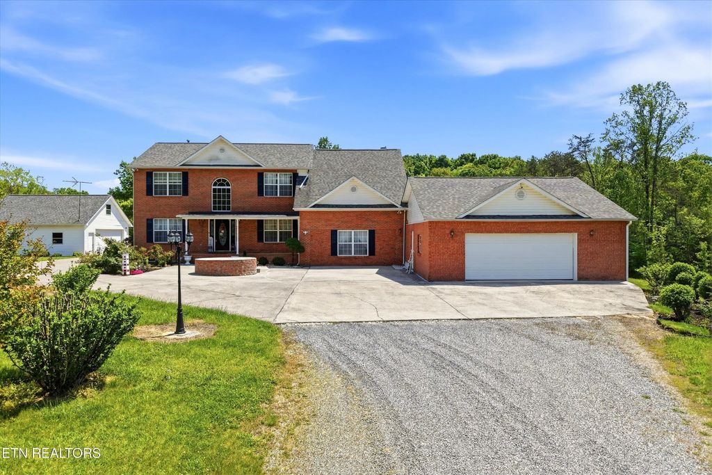 1517 Bob Young Lane, Lenoir City