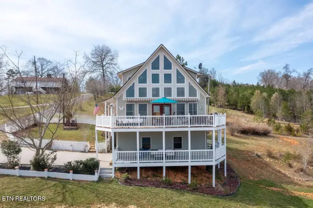 2140 White Oak Tr, Dandridge