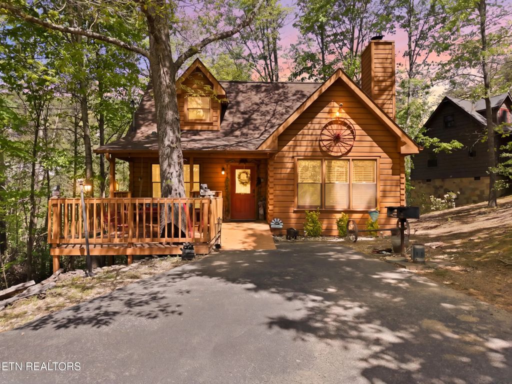 3513 Country Pines Way, Sevierville