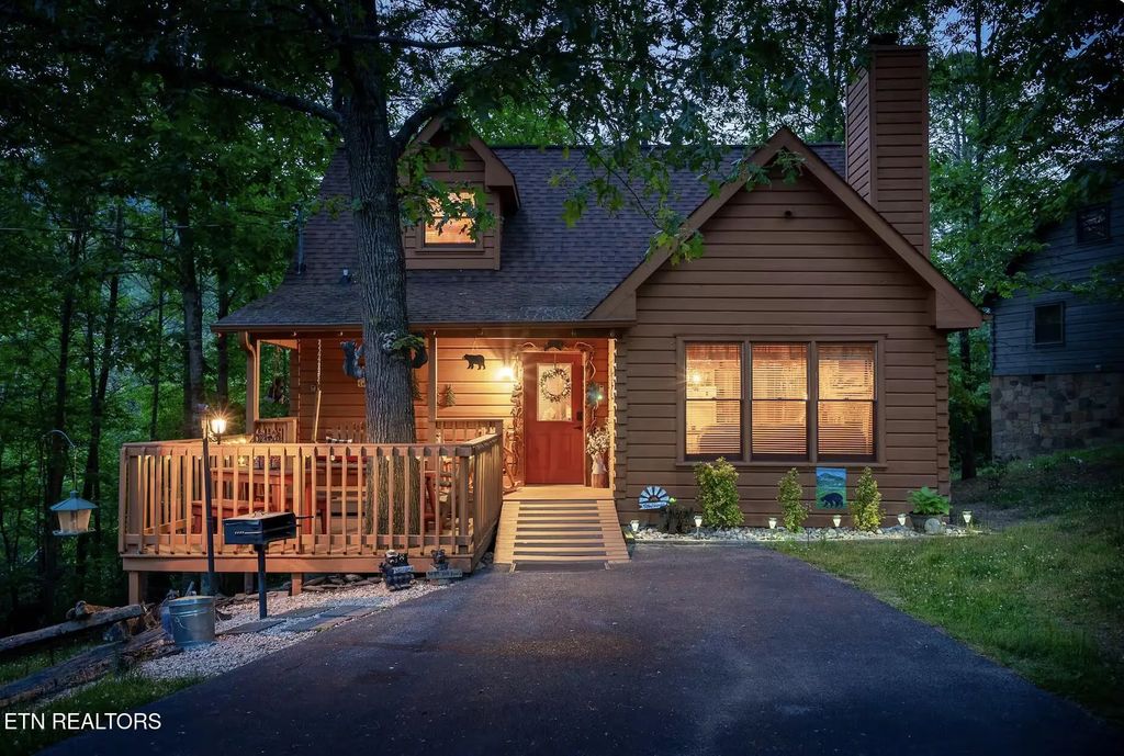 3513 Country Pines Way, Sevierville