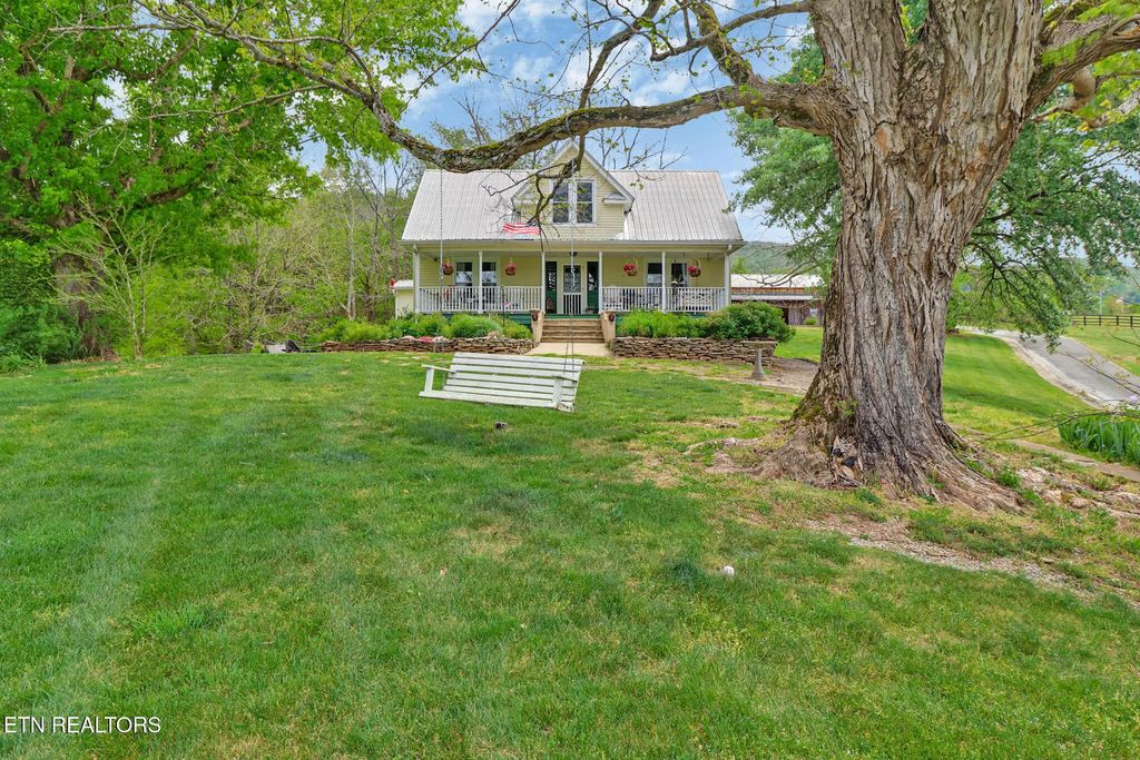 9988 Upper East Valley Rd, Pikeville