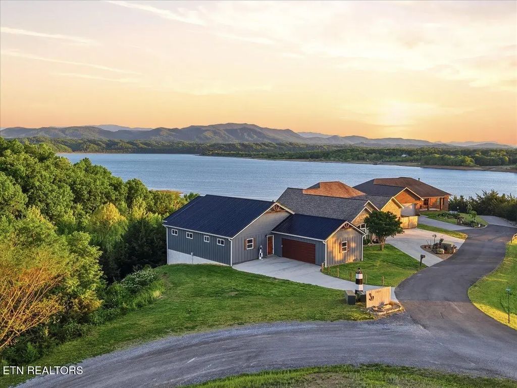 1321 Aqua Vista Way, Newport