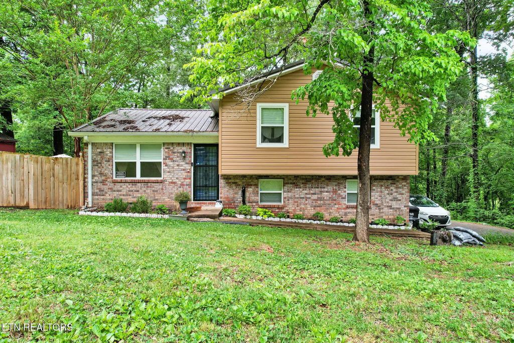 3975 Ne Lynncrest Drive, Cleveland