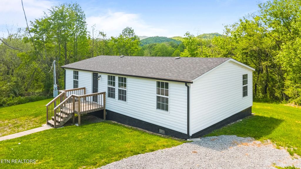 1958 Branam Hill Rd, Jellico