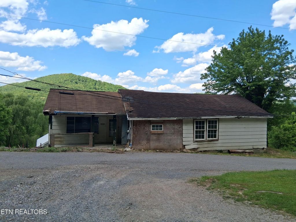 1732 Branam Hill Rd, Jellico