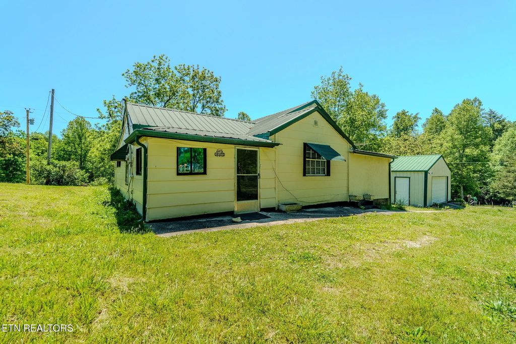 407 Ramsey Rd, Winfield