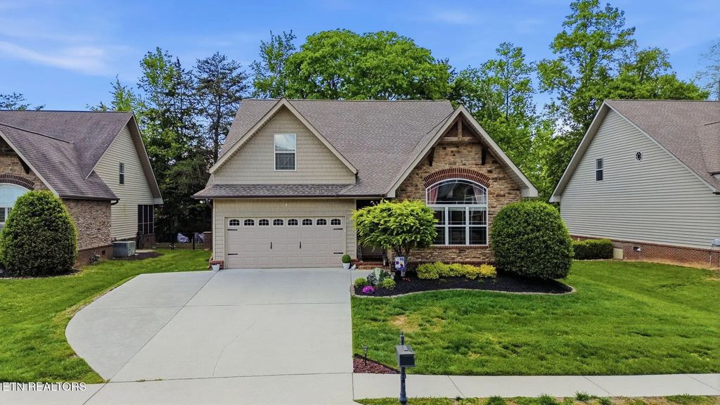 8309 Shoregate Lane, Knoxville