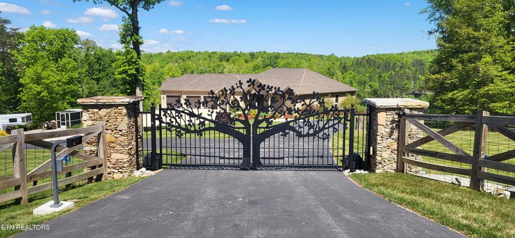 179 Eagle Blf, Jamestown