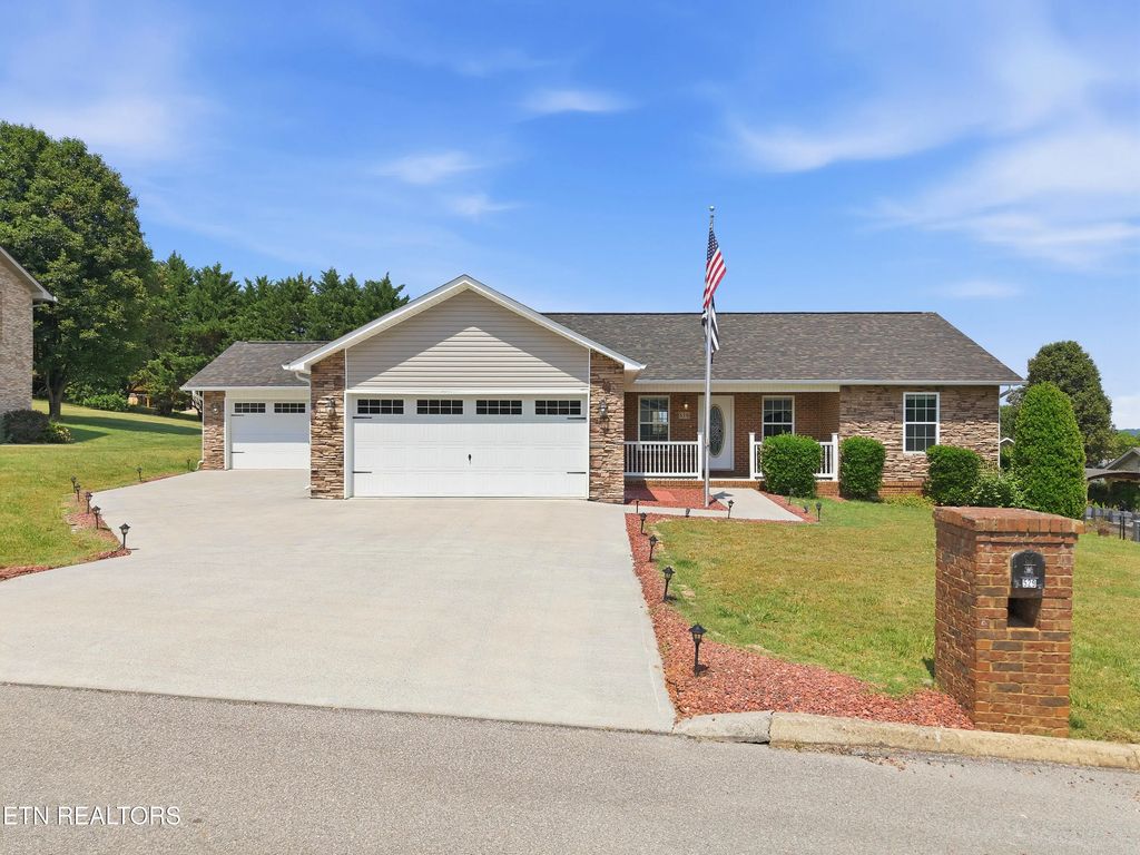 529 Hills Gate Circle, Seymour