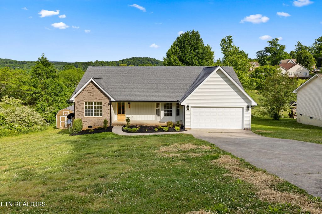 108 Breezewood Circle, Clinton