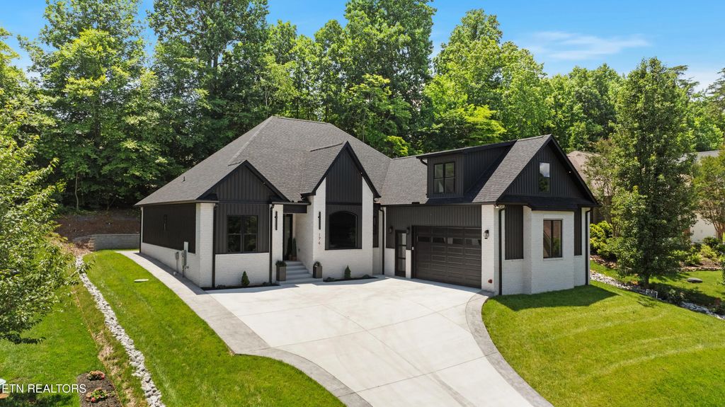 176 Saligugi Way, Loudon