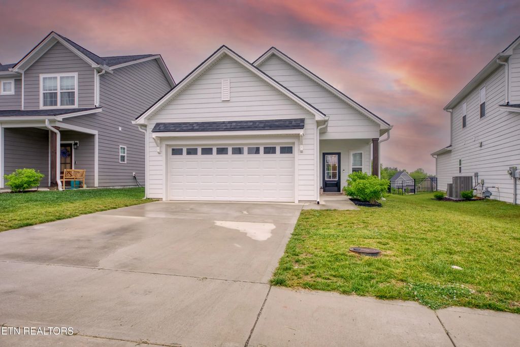1531 Spring Berry Lane, Knoxville