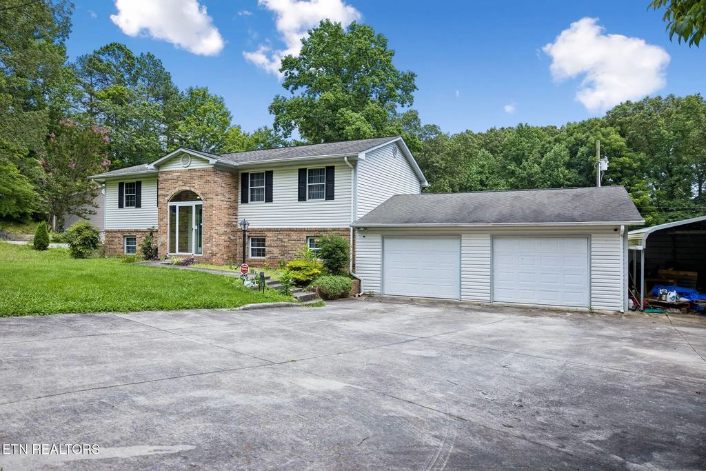 663 W Hills Drive, Harriman