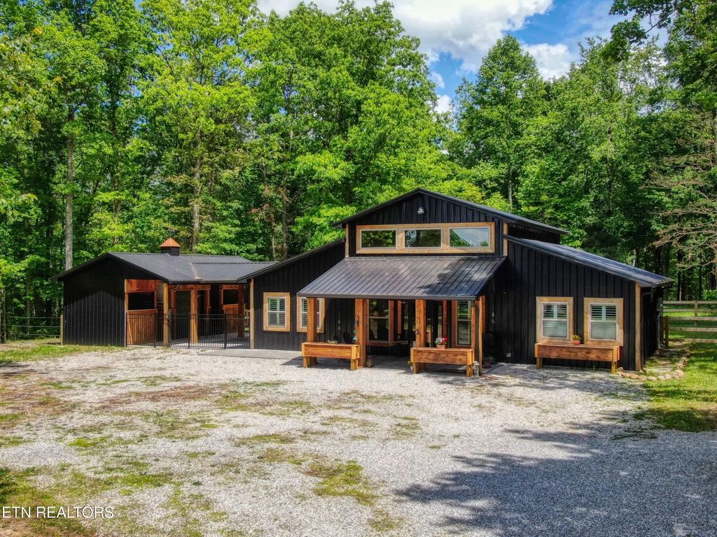 279 Crouch Branch Lane, Allardt